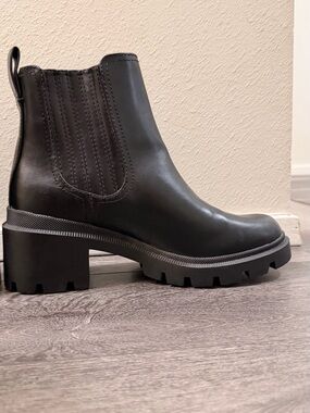 Women's Black Chunky Chelsea Boot faux leather like new